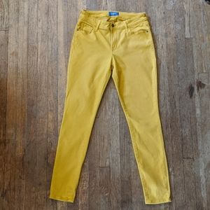 Old Navy  GOLD Rockstar MidRise Jeans Size 6